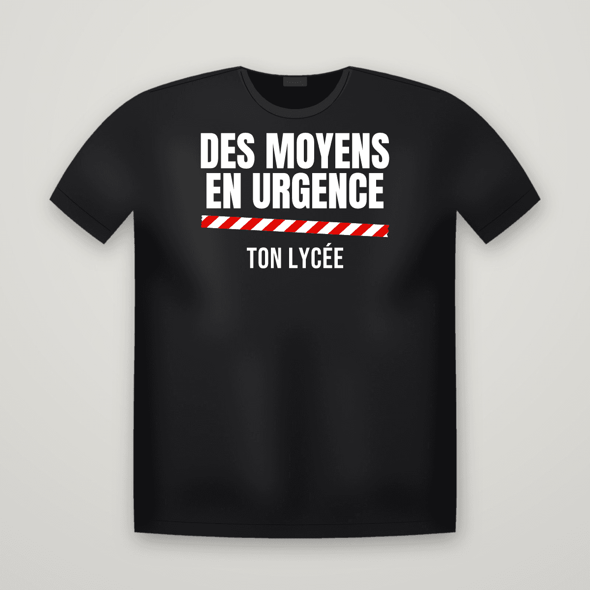 T-shirt noir DES MOYENS EN URGENCE avec le scotch rouge et blanc et le nom TON LYCÉE dessous